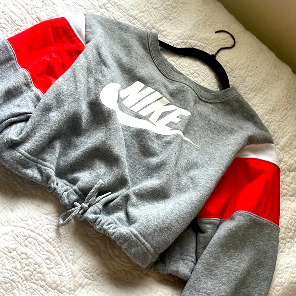 Nike crop top sweater